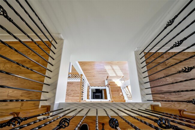 Building Photo - 1515 Hyde Park Blvd Unit 26