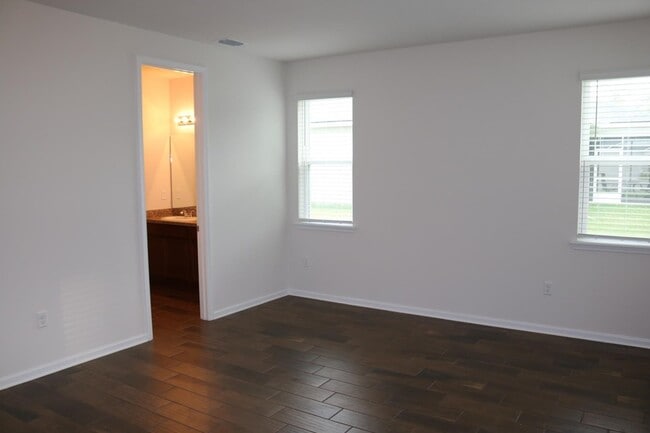 Photo - 212 Meadow Crossing Dr
