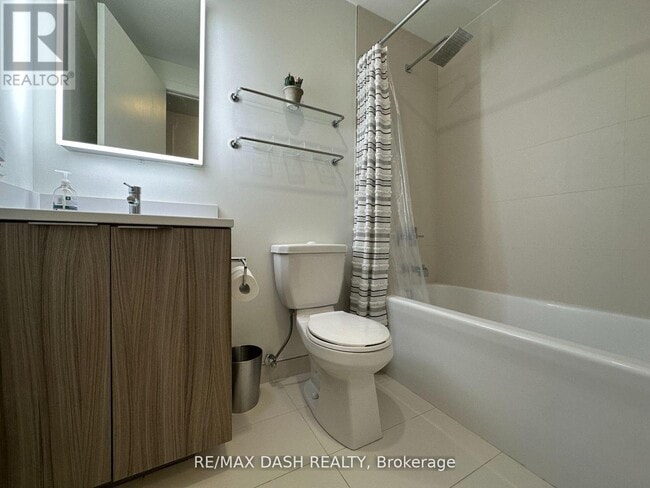 Photo - 223 St Clair Ave W Unité 1002