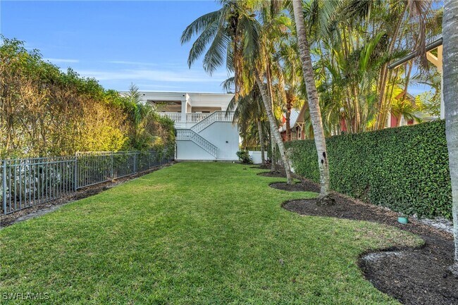 Photo - 271 Broad Ave S Unit 203