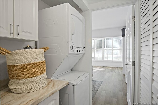 Photo - 245 NE MacArthur Blvd Unit 12