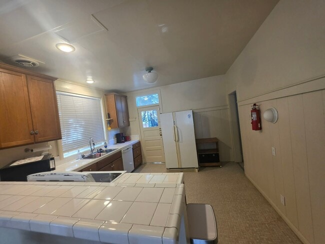 Photo - 411 E 7th St