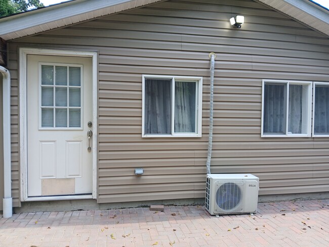 Building Photo - 204 Southwood Rd Unit 204 Southwood Rd Rental