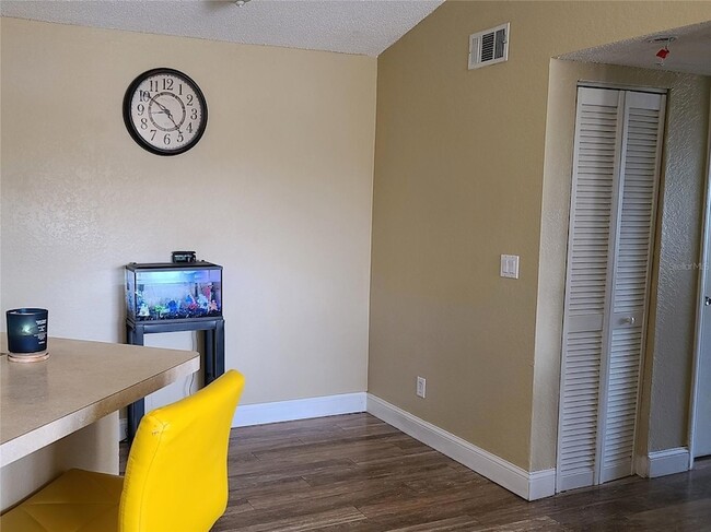 Photo - 4630 Commander Dr Unidad 1038