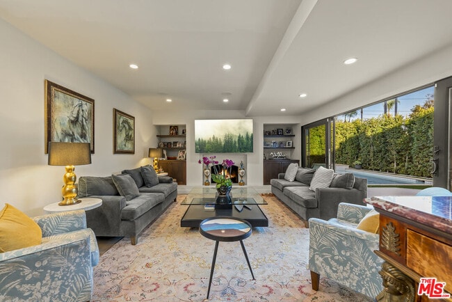 Photo - 520 N Bedford Dr