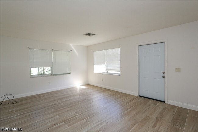 Photo - 1095 San Remo Ave