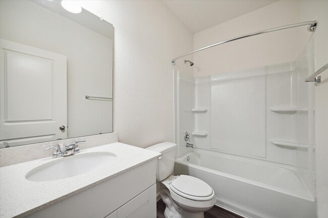 Building Photo - 4603 Highland Crest Dr