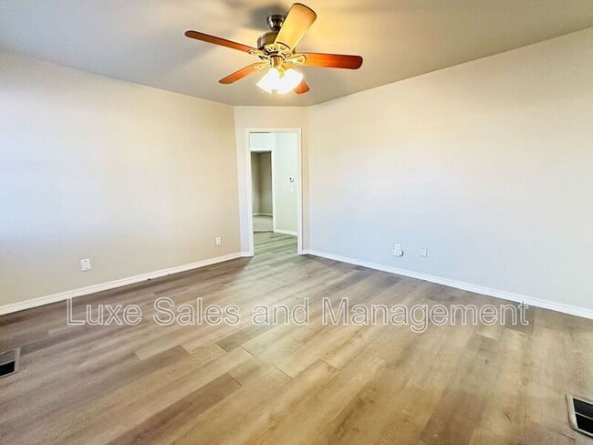 Photo - 108 NE 9th St