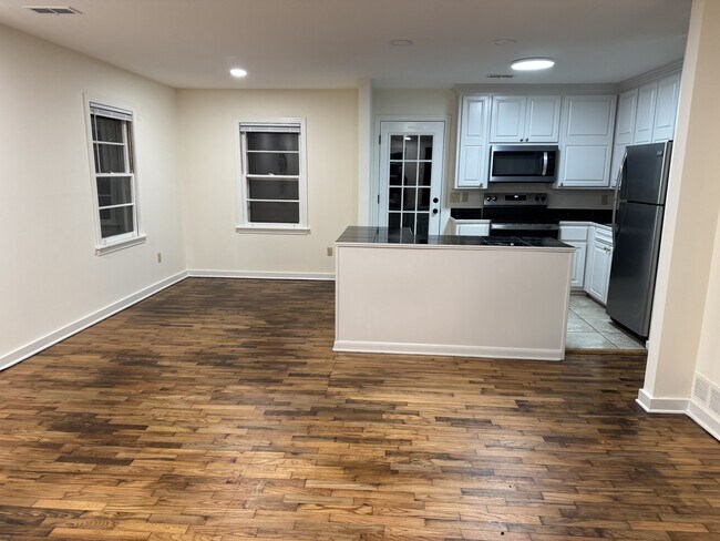 Photo - 908 Moss Hill Dr