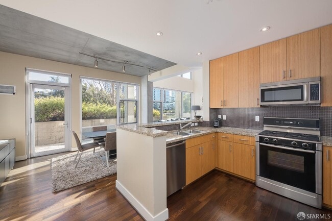 Photo - 235 Berry St