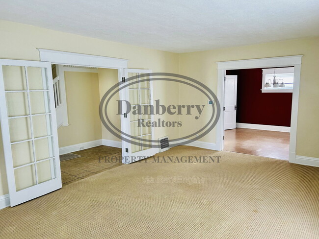 Photo - 436 E 5th St