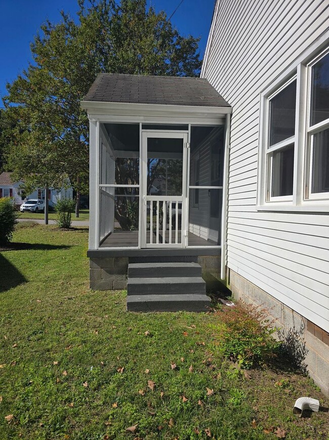 Photo - COMPLETELY RENOVATED 2 bedroom house