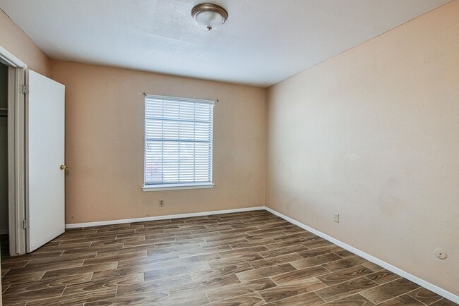 Building Photo - 11612 Marsh Mccall Way Unit B