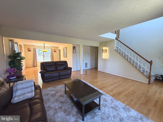 Photo - 407 Tamarack Cir