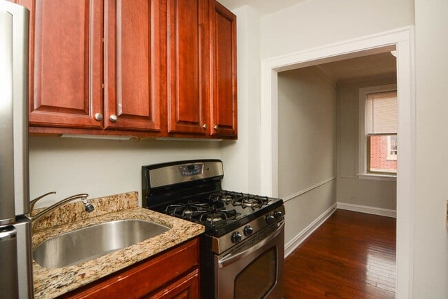 Photo - 551.5 W Surf St Unit N4