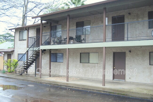 Building Photo - 985 Salem St Unit #4