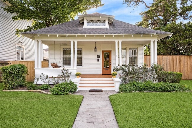 Building Photo - 1847 Cortlandt St