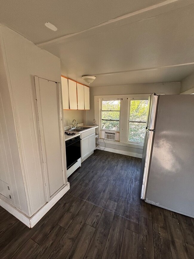 Photo - 820 College St Unit 822 Apartment 3 (Upstairs Back)