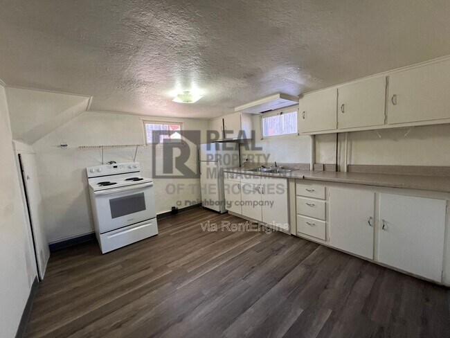 Photo - 916 E Flint St