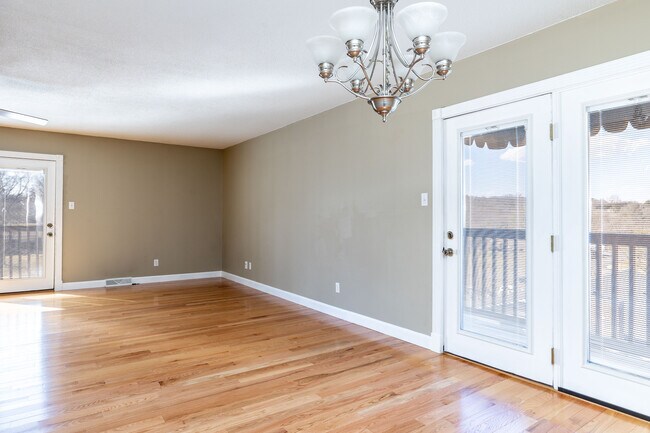 Photo - 908 Dartford Rd