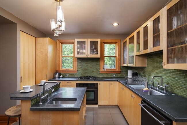 Building Photo - R0441 Unit A