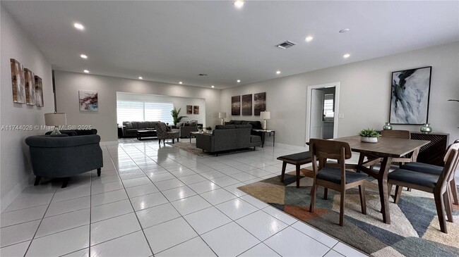 Photo - 2920 Alatka St