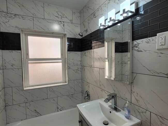 Photo - 730 Hinman Ave Unit APT 2