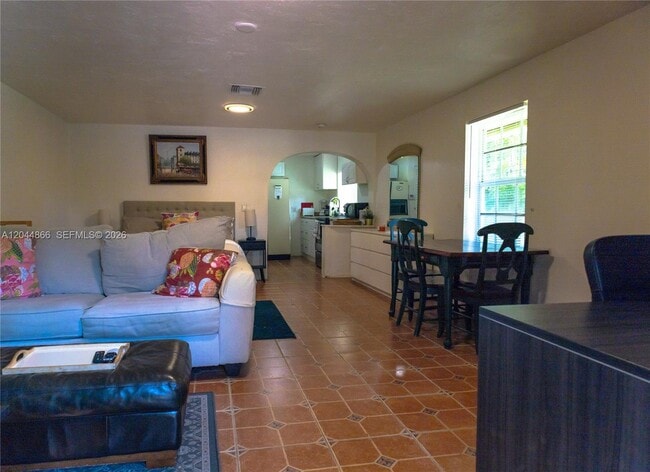 Photo - 271 NE 154th St
