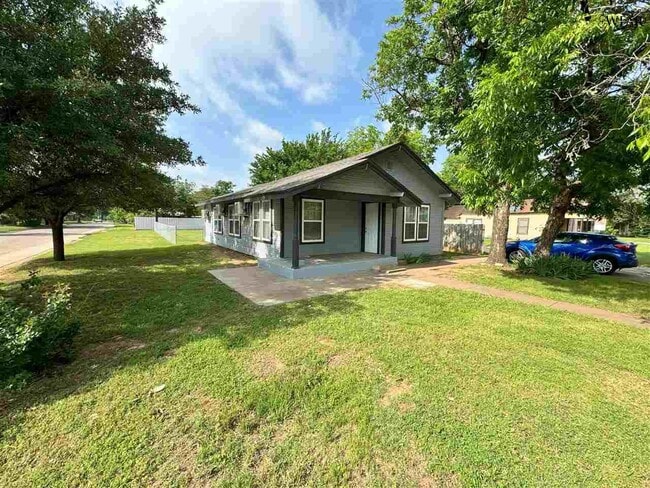Building Photo - 1401 N 8th St Rental