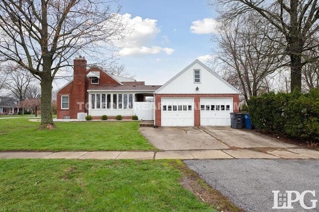 Photo - 391 Perry Dr
