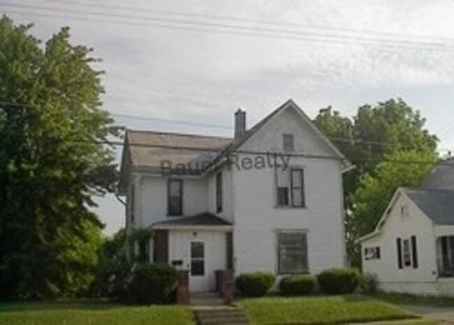 Building Photo - 3 Bedroom single family home