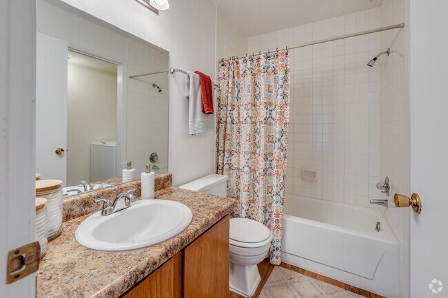2BR, 2BA - 950SF - Restroom