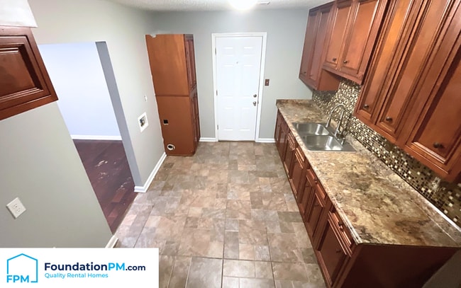 Photo - 1375 Adelaide St