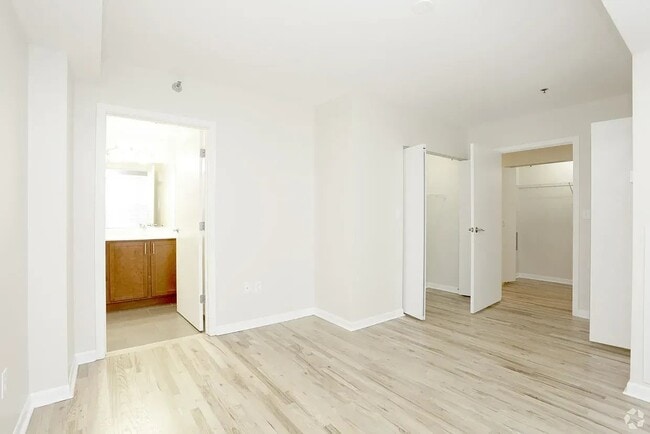 Photo - 1337 W Fargo Ave Unit 703