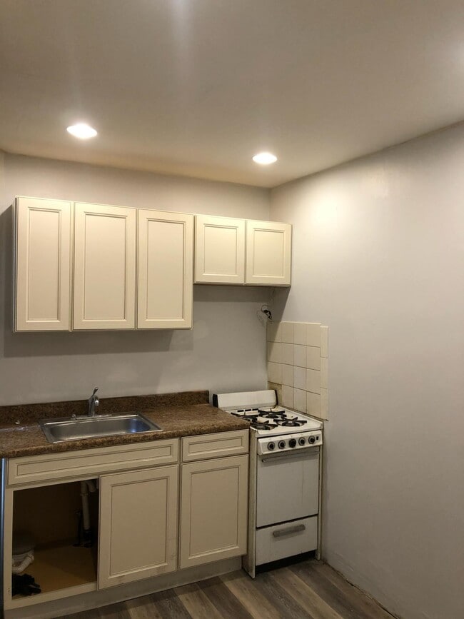 Photo - 220 N 54th St Unit 3