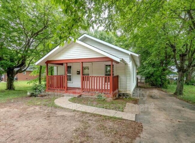 1006 Junia Ave