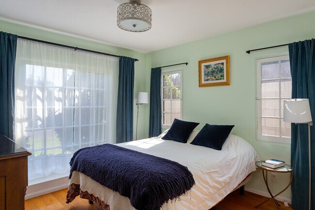 Photo - 2107 Oakwood St