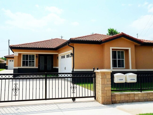 Building Photo - 13500 Palm Ave Rental