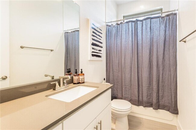 Photo - 718 Whitetail Dr