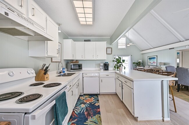 Photo - 16904 Beachcomber Dr