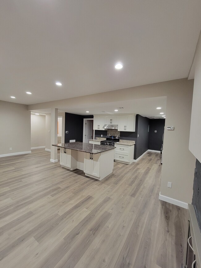 Photo - 1037 S Kenmore Ave