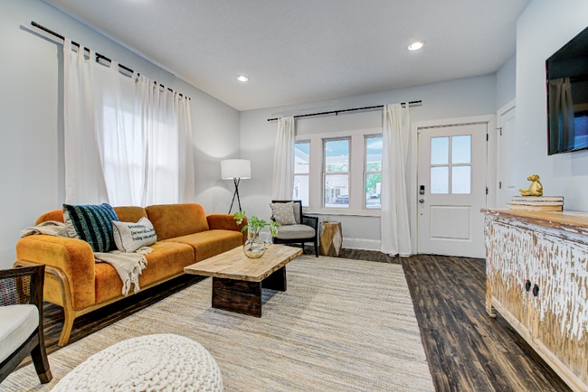 Photo - 931 Lasalle St