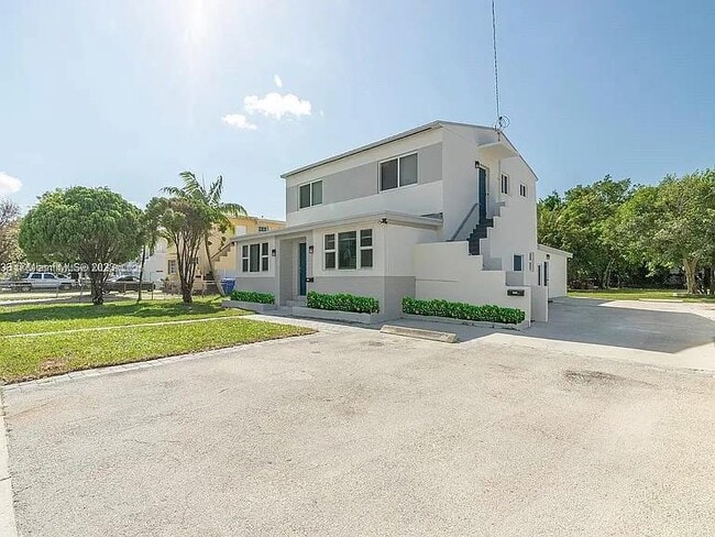 Photo - 3030 NW 16th St Unit 3030