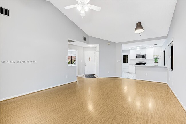 Photo - 11301 SW 4th St