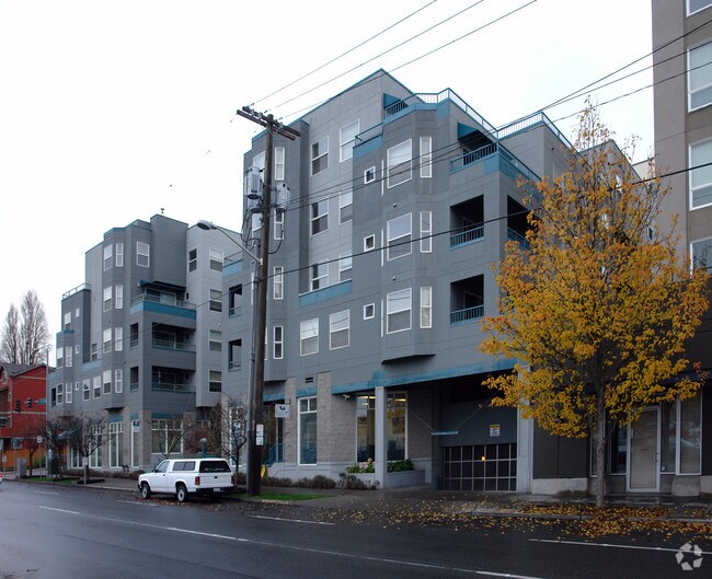 Photo - Lee Plaza Apartments