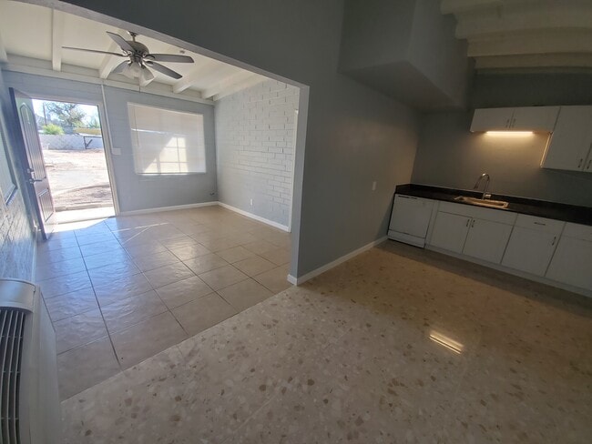 Photo - Camelback View Apartments