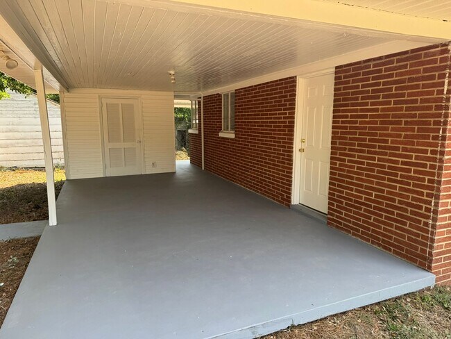 Photo - North Augusta Ranch with Tons of Natural Lighting!