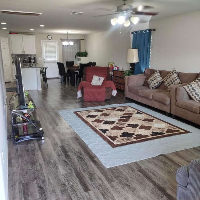 Photo - 6122 Scott Way