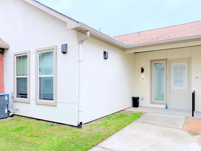 Building Photo - 2400 Louis Henna Blvd Unit 103 Rental