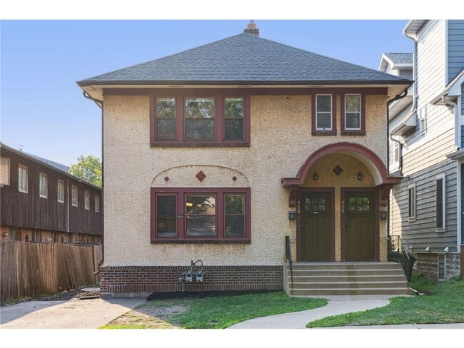 Building Photo - 953 17th Ave SE